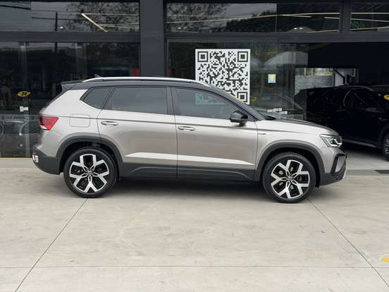 VOLKSWAGEN-TAOS-2023