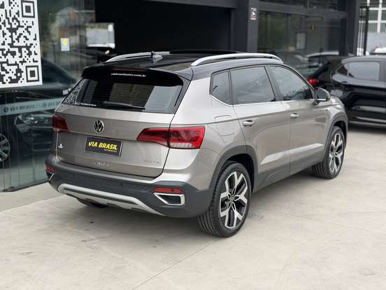 VOLKSWAGEN-TAOS-2023
