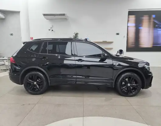 VOLKSWAGEN-TIGUAN-2021