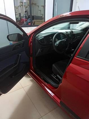 VOLKSWAGEN POLO 1.0 MPI TRACK 1st EDITION MANUAL