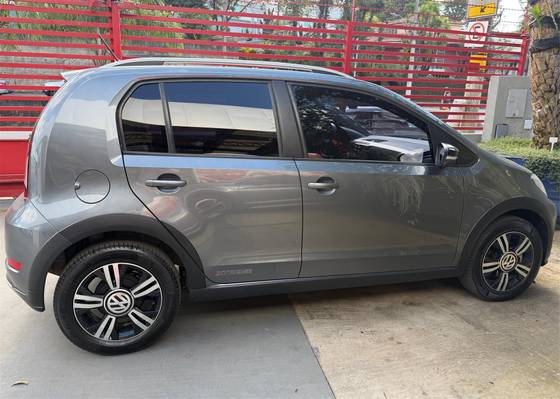 VOLKSWAGEN UP 1.0 170 TSI TOTAL FLEX XTREME 4P MANUAL