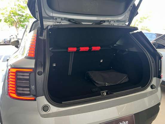 VOLVO-EX30-2024