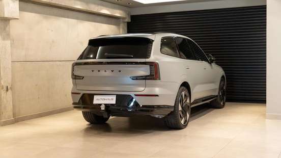 VOLVO-EX90-2025
