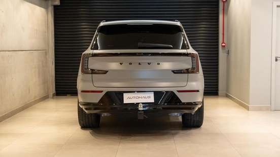 VOLVO-EX90-2025