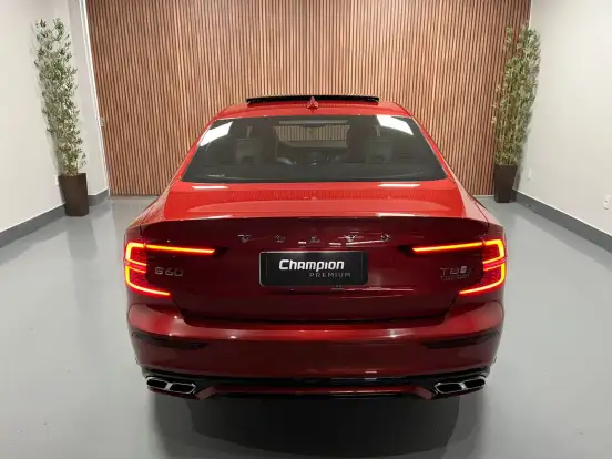 VOLVO-S60-2.0 T8 R-DESIGN HÍBRIDO 4P AUTOMÁTICO VOLVO-S60-2019