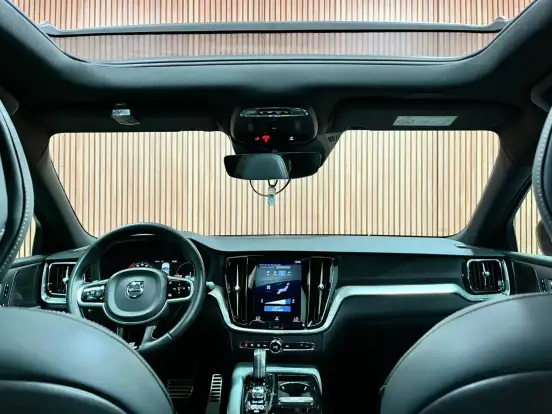 VOLVO-S60-2.0 T8 R-DESIGN HÍBRIDO 4P AUTOMÁTICO VOLVO-S60-2019
