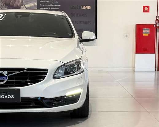 VOLVO-V60-2.0 T4 MOMENTUM GASOLINA 4P AUTOMÁTICO VOLVO-V60-2017