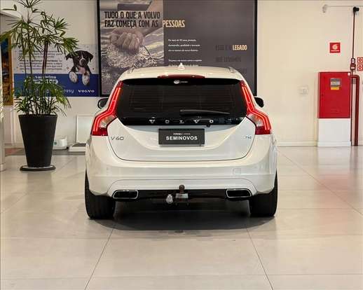 VOLVO-V60-2.0 T4 MOMENTUM GASOLINA 4P AUTOMÁTICO VOLVO-V60-2017