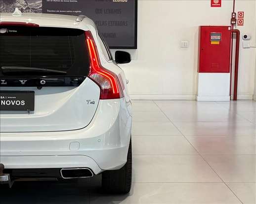 VOLVO-V60-2.0 T4 MOMENTUM GASOLINA 4P AUTOMÁTICO VOLVO-V60-2017