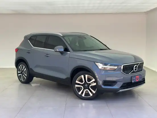 VOLVO-XC40-2021