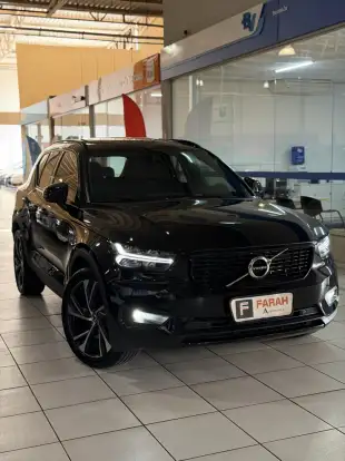 VOLVO-XC40-2021