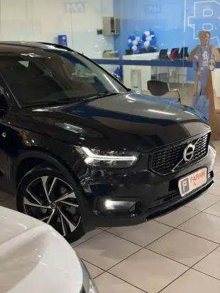 VOLVO-XC40-2021