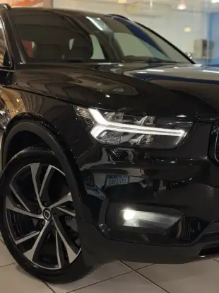 VOLVO-XC40-2021