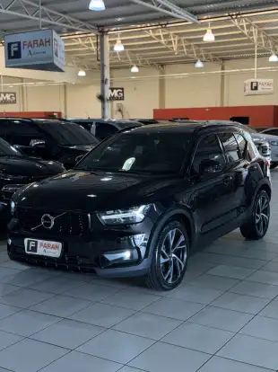 VOLVO-XC40-2021