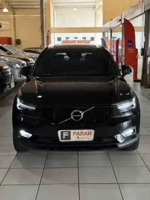VOLVO-XC40-2021