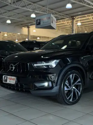 VOLVO-XC40-2021