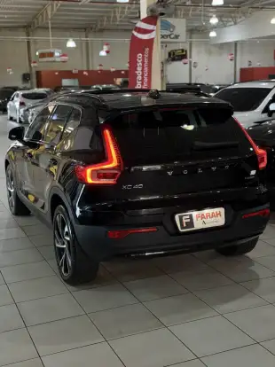 VOLVO-XC40-2021