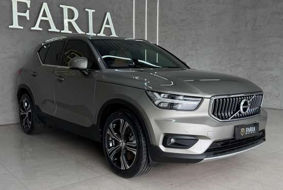 VOLVO-XC40-2021