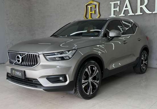VOLVO-XC40-2021