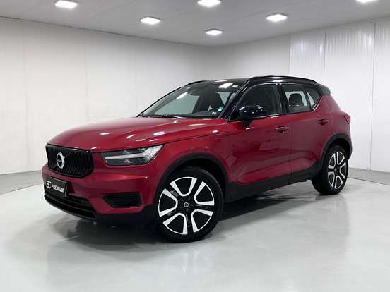 VOLVO-XC40-2021