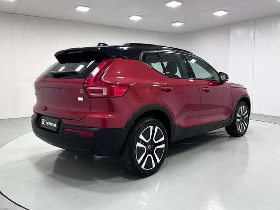 VOLVO-XC40-2021