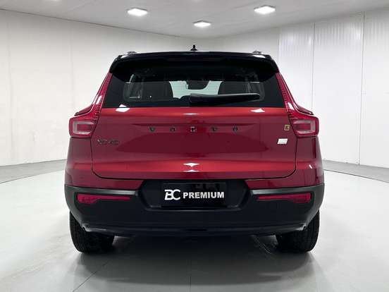 VOLVO-XC40-2021