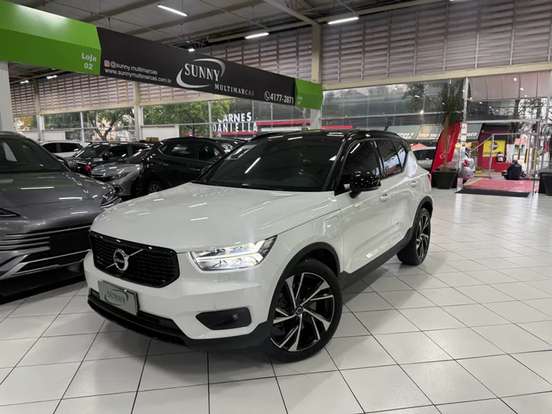 VOLVO-XC40-2020