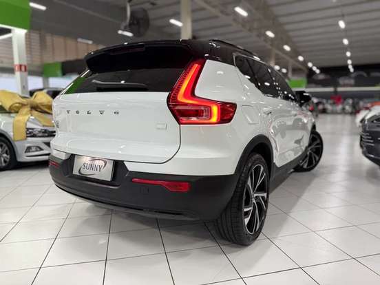 VOLVO-XC40-2020
