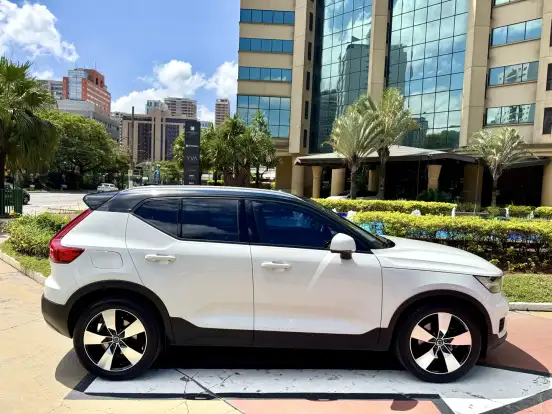 VOLVO-XC40-2.0 T5 GASOLINA MOMENTUM AWD GEARTRONIC VOLVO-XC40-2019