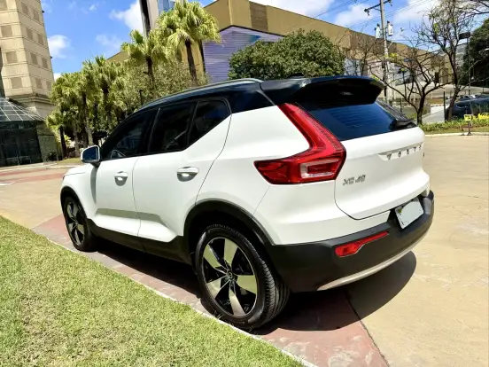 VOLVO-XC40-2.0 T5 GASOLINA MOMENTUM AWD GEARTRONIC VOLVO-XC40-2019