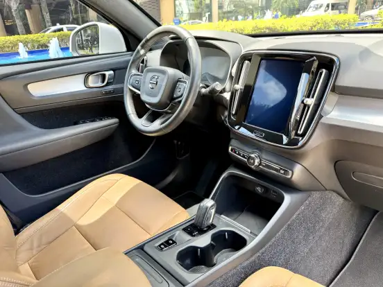 VOLVO-XC40-2.0 T5 GASOLINA MOMENTUM AWD GEARTRONIC VOLVO-XC40-2019