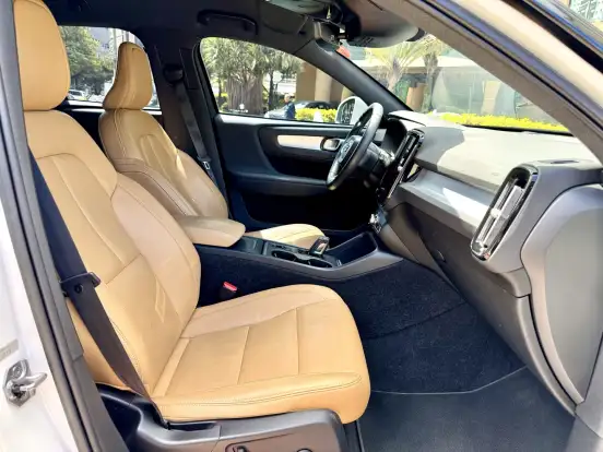 VOLVO-XC40-2.0 T5 GASOLINA MOMENTUM AWD GEARTRONIC VOLVO-XC40-2019