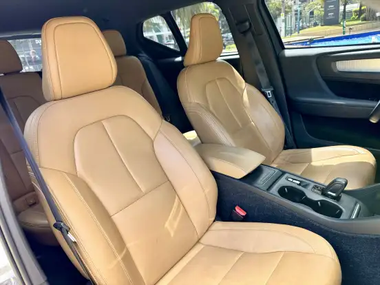VOLVO-XC40-2.0 T5 GASOLINA MOMENTUM AWD GEARTRONIC VOLVO-XC40-2019