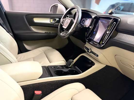 VOLVO-XC40-2.0 T5 GASOLINA MOMENTUM AWD GEARTRONIC VOLVO-XC40-2018