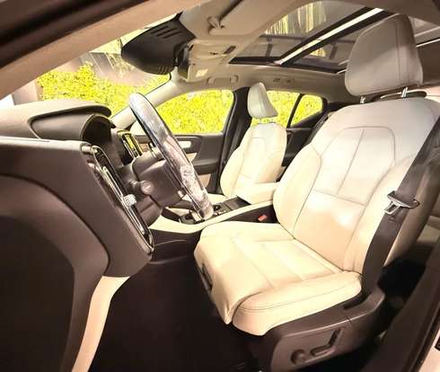 VOLVO-XC40-2018