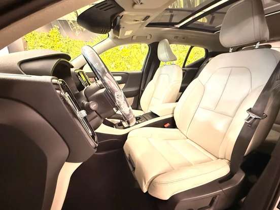 VOLVO-XC40-2.0 T5 GASOLINA MOMENTUM AWD GEARTRONIC VOLVO-XC40-2018