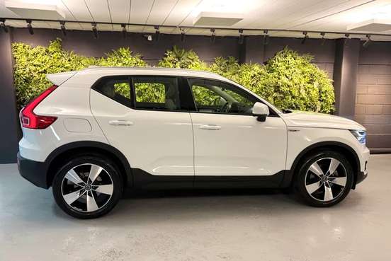 VOLVO-XC40-2018