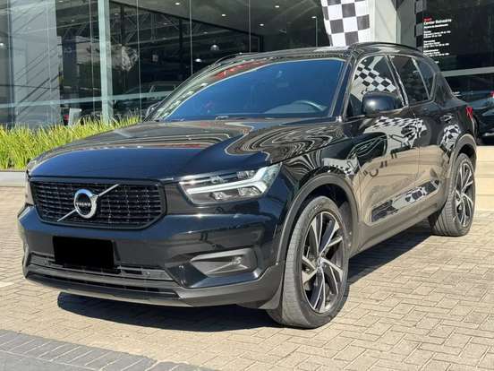 VOLVO-XC40-2019