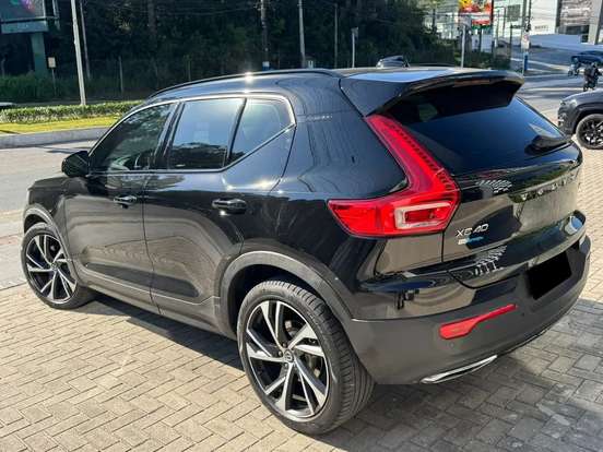 VOLVO-XC40-2019