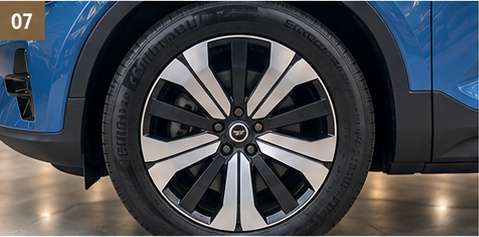 VOLVO-XC40-2022