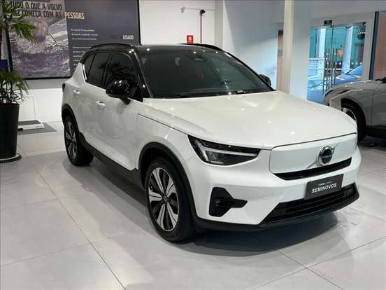 VOLVO-XC40-2022
