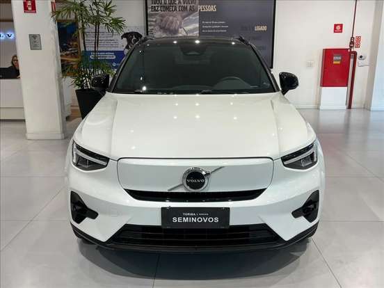 VOLVO-XC40-2022
