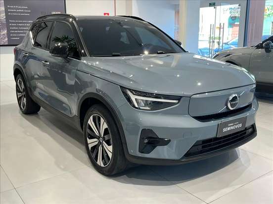 VOLVO-XC40-2022