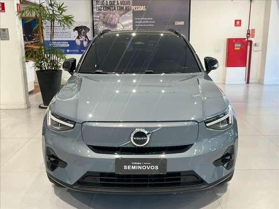 VOLVO-XC40-2022