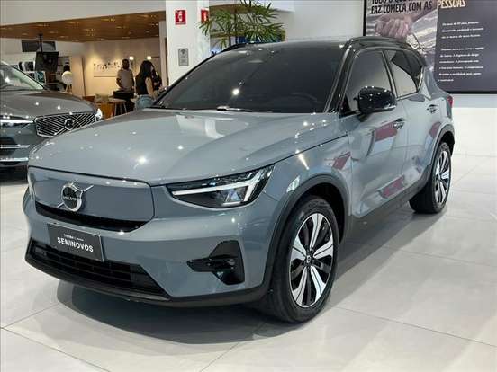 VOLVO-XC40-2022