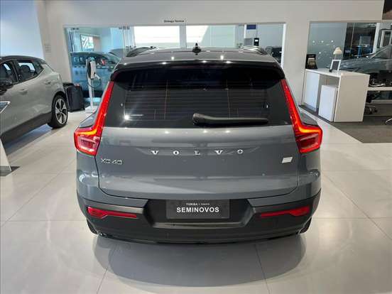 VOLVO-XC40-2022