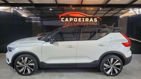 VOLVO-XC40-2021