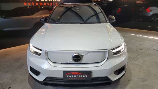 VOLVO-XC40-2021
