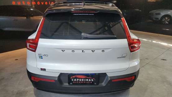 VOLVO-XC40-2021