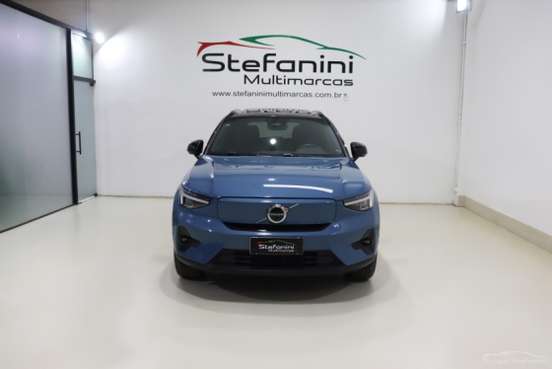 VOLVO-XC40-2023